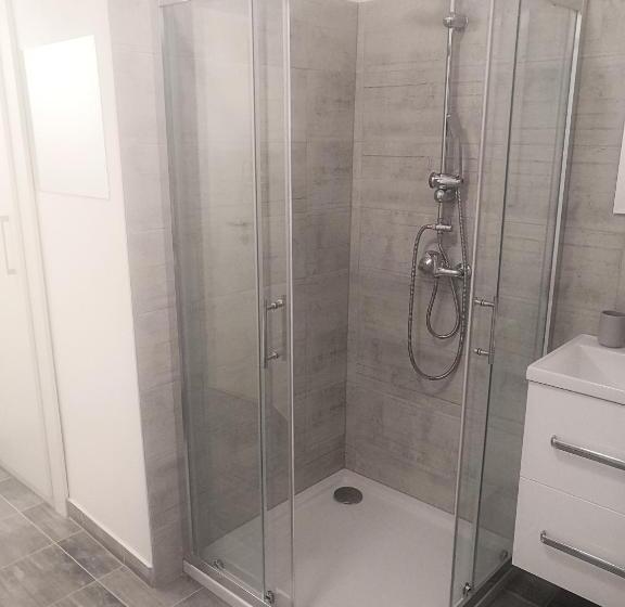 스탠다드 룸, Dům U Lázní