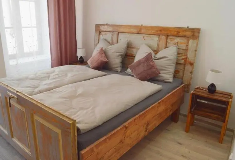 اتاق استاندارد, Dům U Lázní