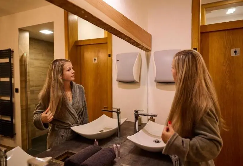 اتاق استاندارد با تخت بزرگ, Dům U Lázní