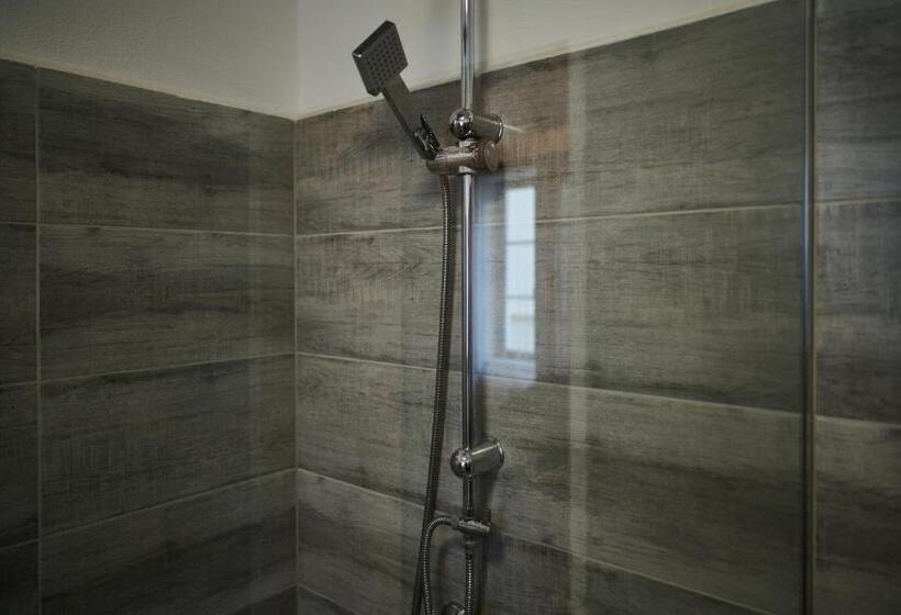 디럭스 룸, Dům U Lázní