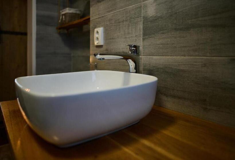 디럭스 룸, Dům U Lázní