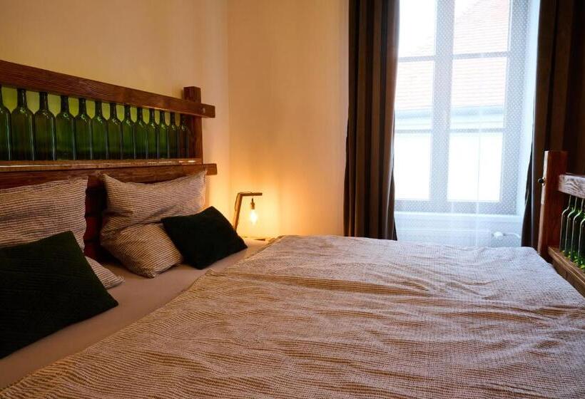 디럭스 룸, Dům U Lázní