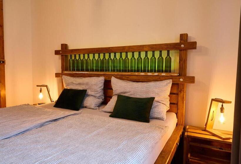 디럭스 룸, Dům U Lázní