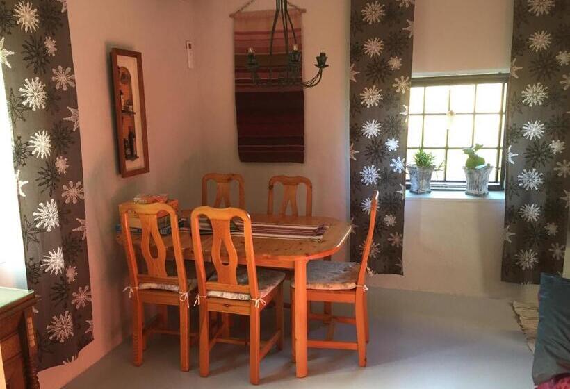 חדר משפחתי נוף לגינה, Stenbrottets Smedja