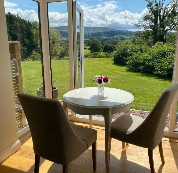 חדר דלוקס עם נוף להרים, Cwmbach Lodge Luxury B&b