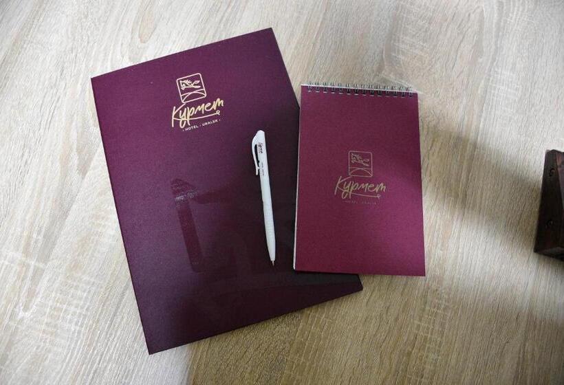 اتاق لوکس, кұрмет