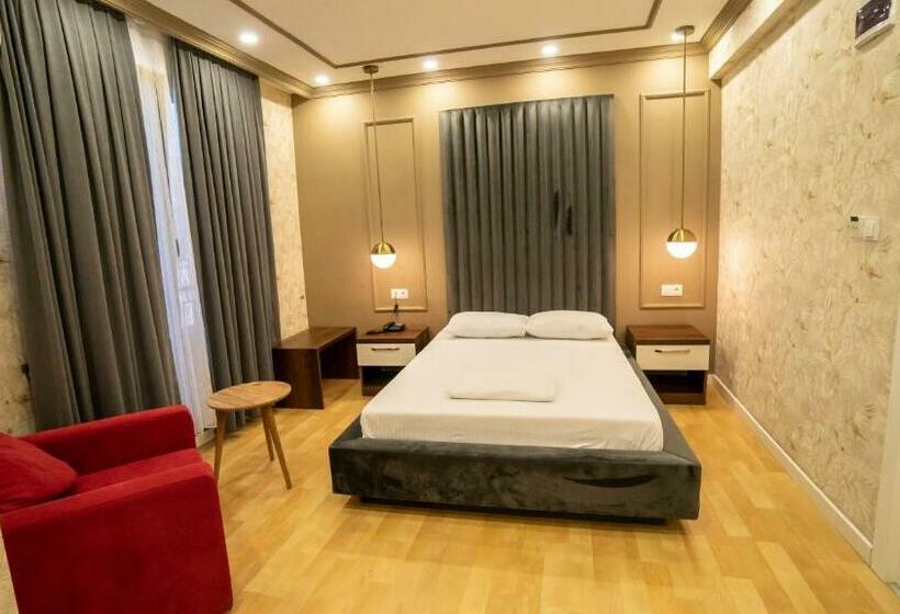 اتاق خانوادگی, Dymar