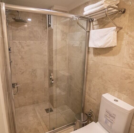 اتاق خانوادگی, Dymar