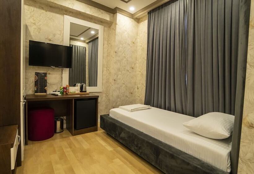 اتاق خانوادگی, Dymar