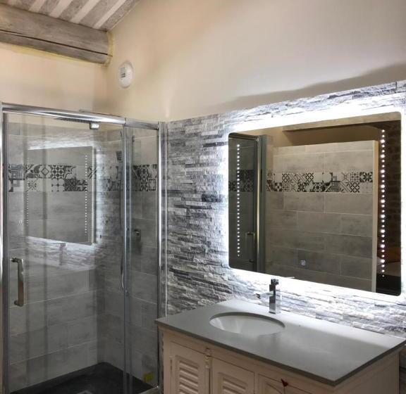 חדר משפחתי, La Petite Plaine