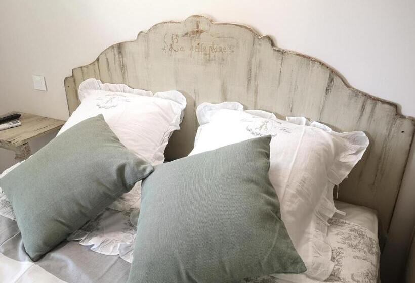 חדר משפחתי, La Petite Plaine