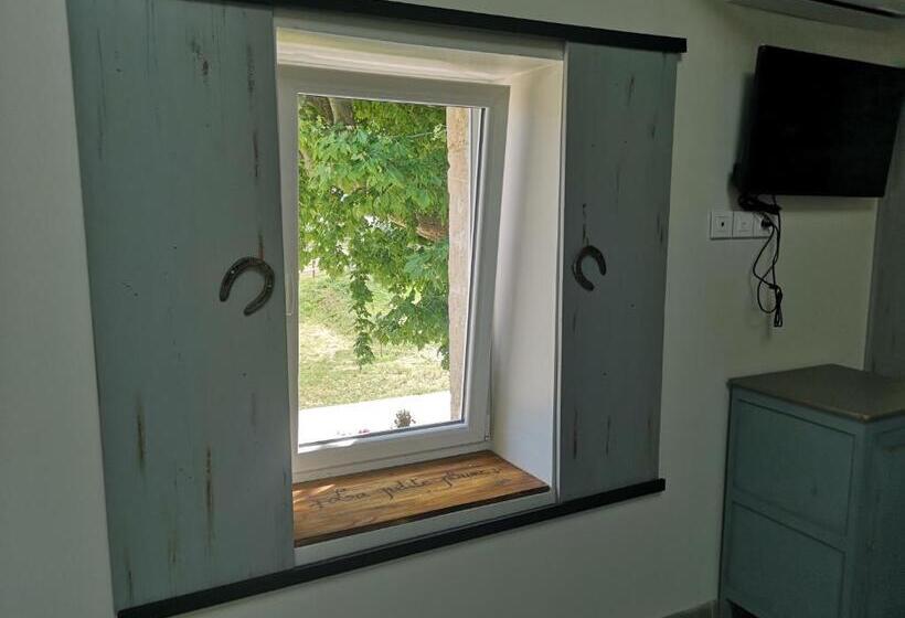 חדר משפחתי, La Petite Plaine