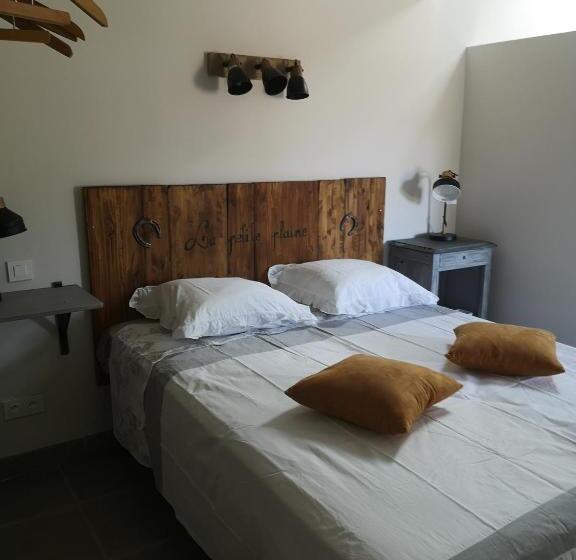 חדר משפחתי, La Petite Plaine