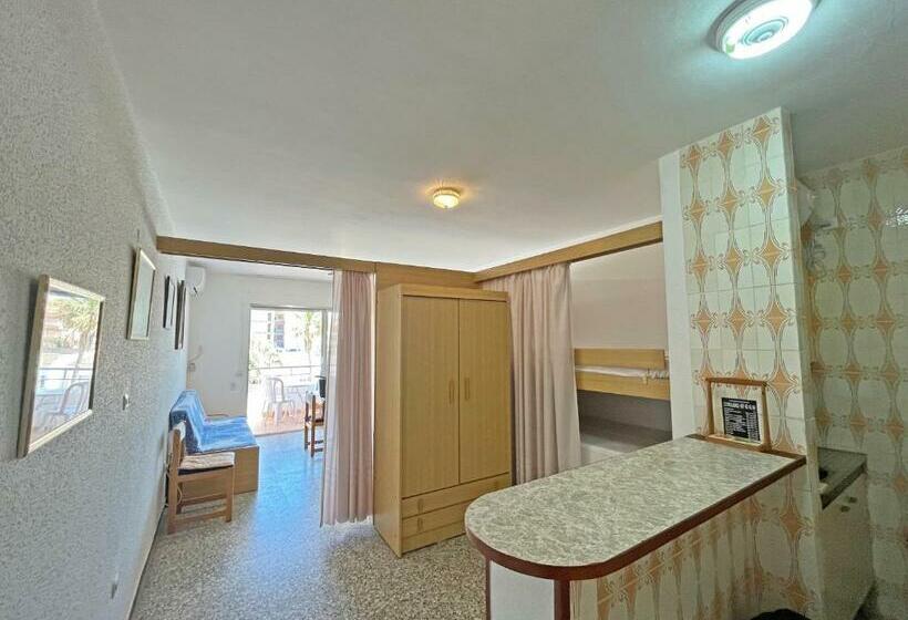 スタンダードスタジオ, Apartamentos Voramar 3000