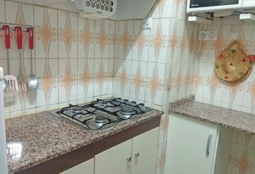 スタンダードスタジオ, Apartamentos Voramar 3000