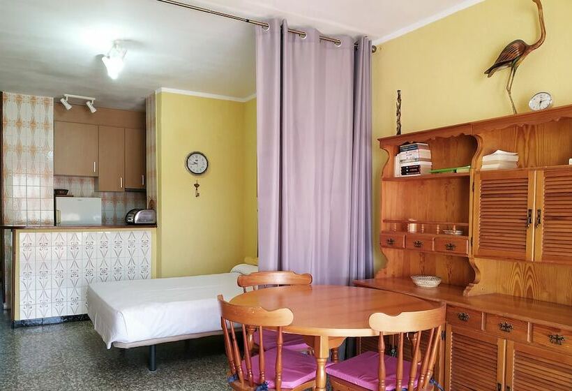 スタンダードスタジオ, Apartamentos Voramar 3000