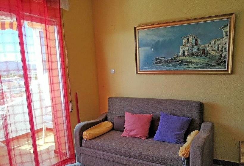 スタンダードスタジオ, Apartamentos Voramar 3000