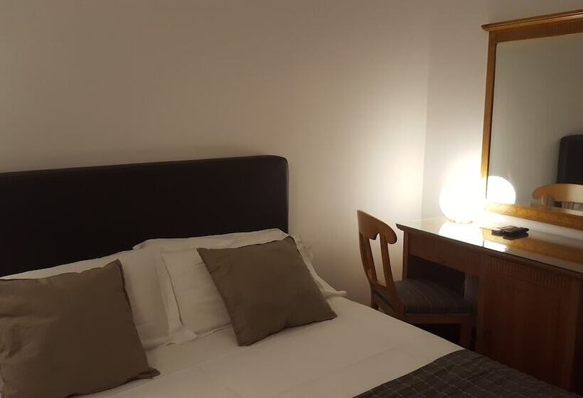 اتاق استاندارد چهار تخته, Del Real Orto Botanico