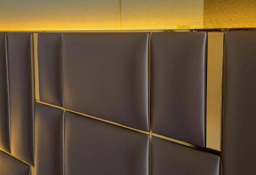 חדר סופריור, Gioberti