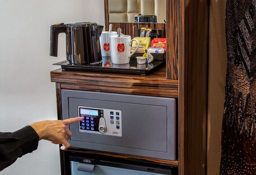 חדר דלוקס, Gioberti