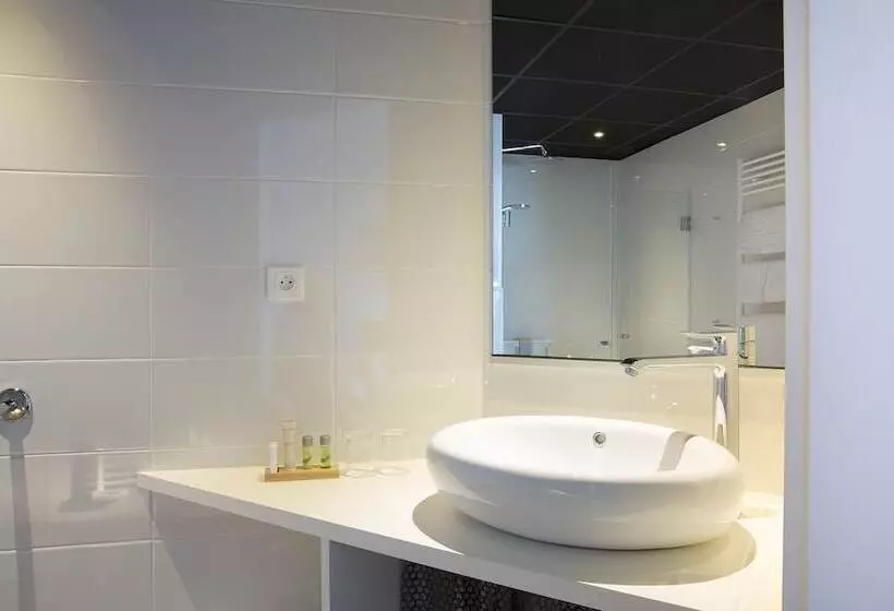 Habitación Familiar, Le Bugatti
