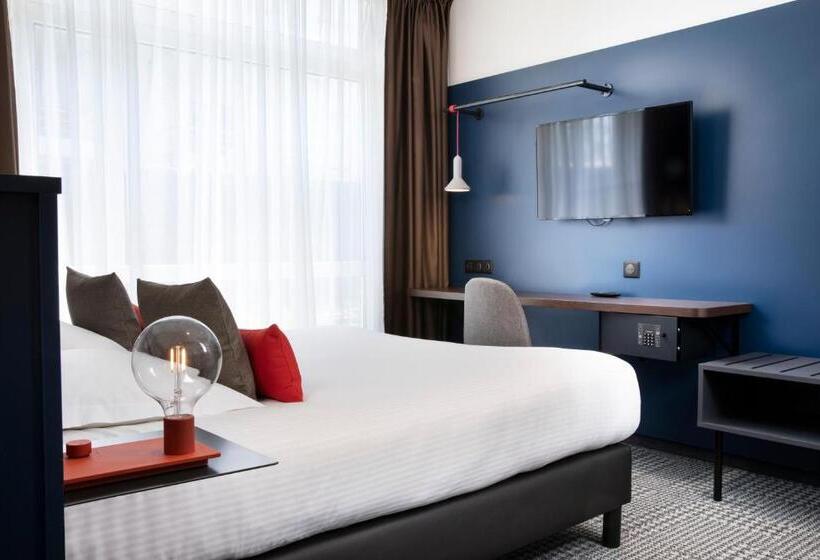 شقة غرفة واحدة, Le Bugatti