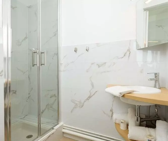 Standart Oda, Le Relais D'agay