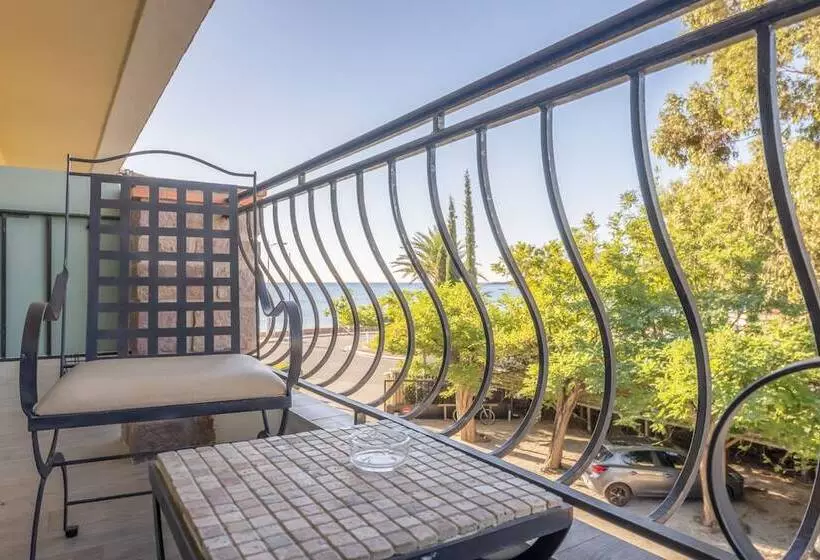 Lüks Üç Kişilik Oda, Le Relais D'agay