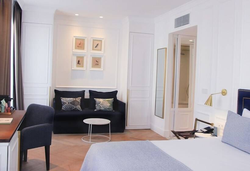 Полулюкс с Балконом, Midmost By Majestic Hotel Group