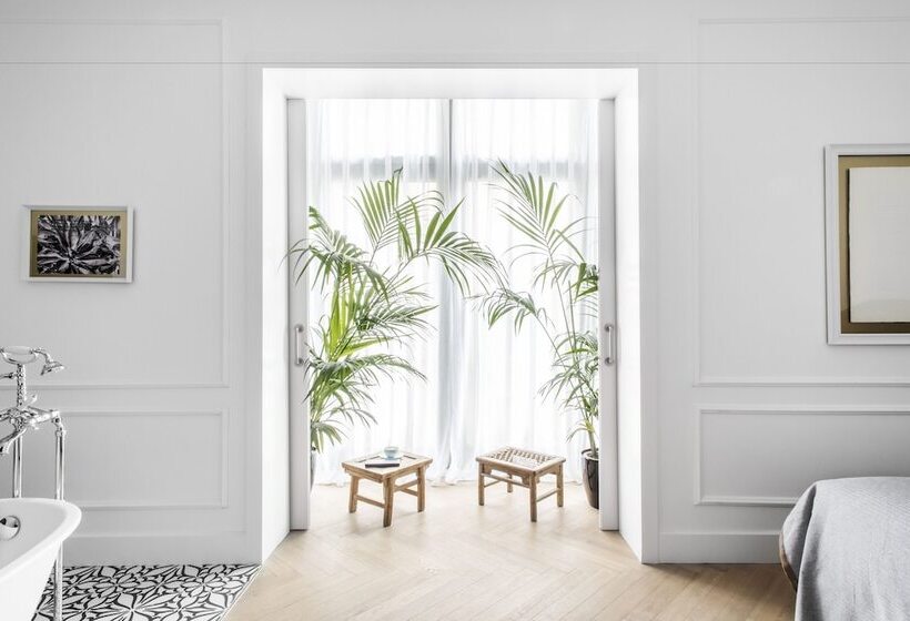 Люкс, Midmost By Majestic Hotel Group