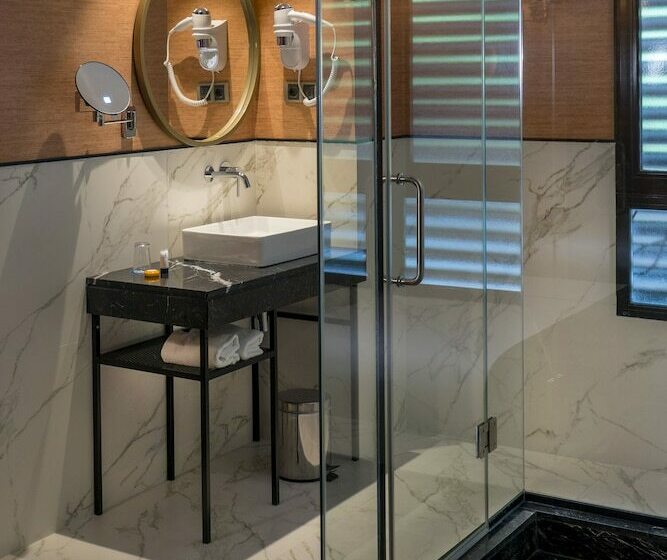 اتاق لوکس, Mirador De Chamartin