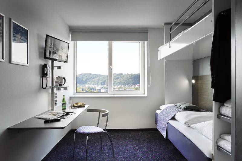 شقة غرفة واحدة, Leo Canela