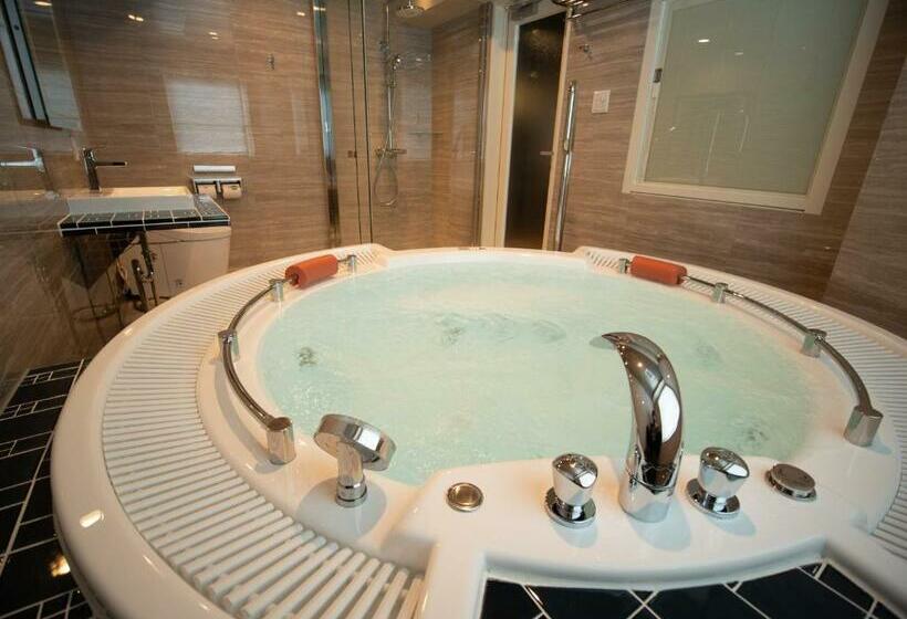 이그제큐티브 룸 킹사이즈 침대, Front Inn Fukuoka Airport