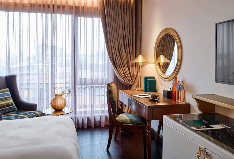 سوییت جونیور, Peridot Grand Luxury Boutique