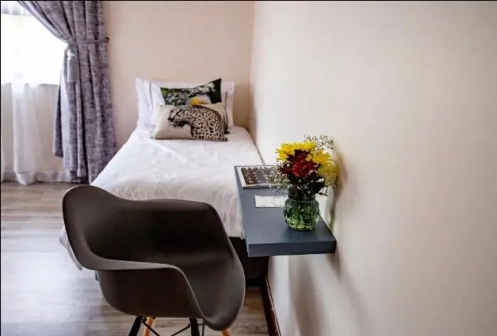 Basic Kolmen Hengen Huone, Bougainvilla Guest House