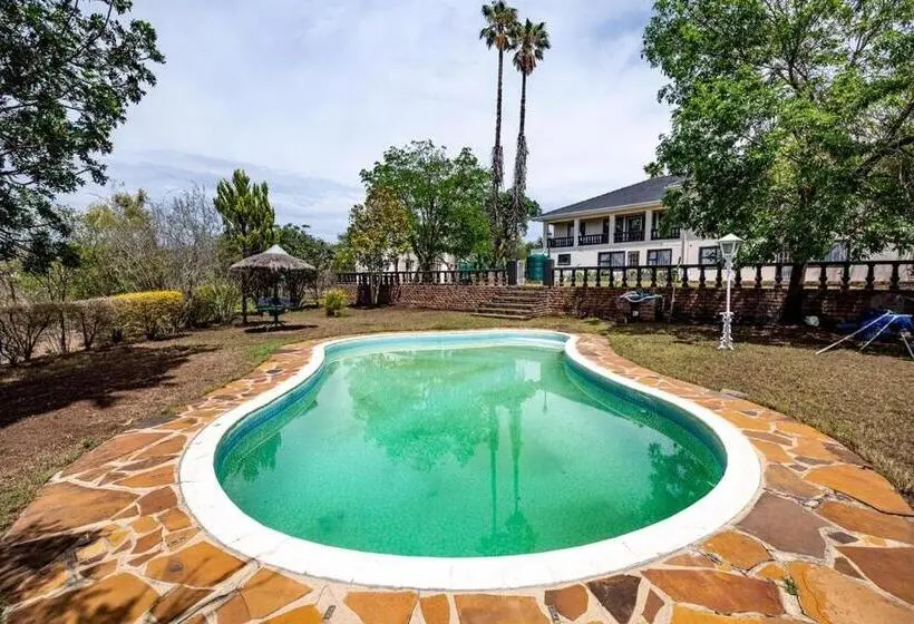 Basic Kolmen Hengen Huone, Bougainvilla Guest House