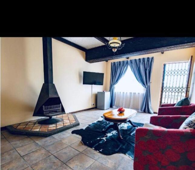 キングサイズベッドのデラックススイート, Bougainvilla Guest House