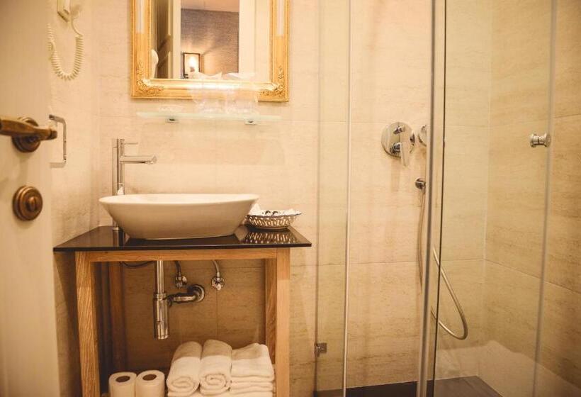 اتاق لوکس, Boutique Macchiato House