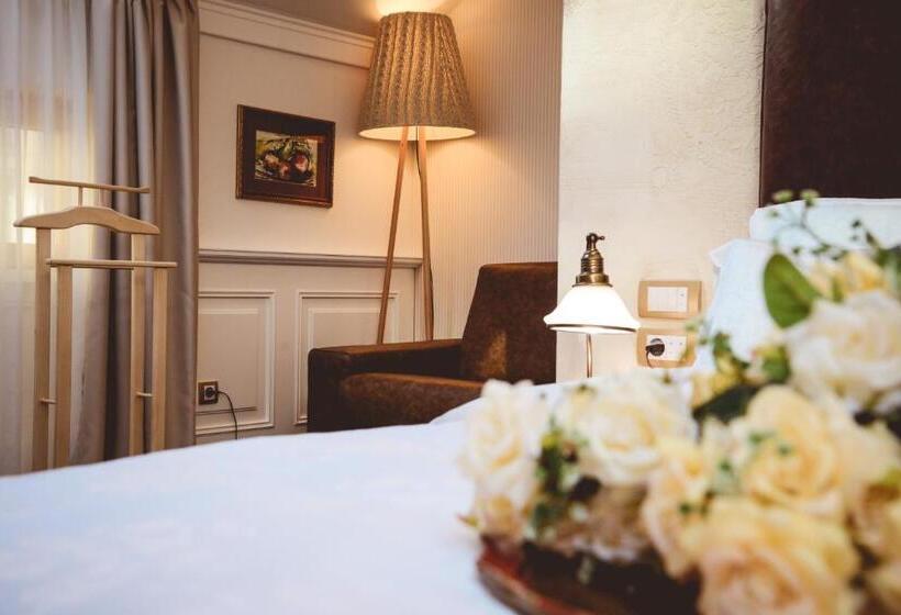 اتاق لوکس سه تخته, Boutique Macchiato House