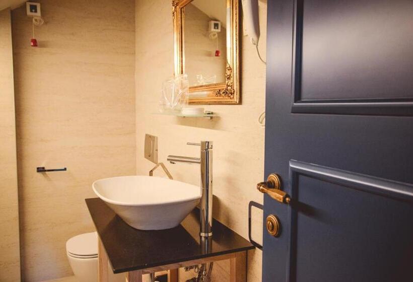 اتاق خانوادگی, Boutique Macchiato House