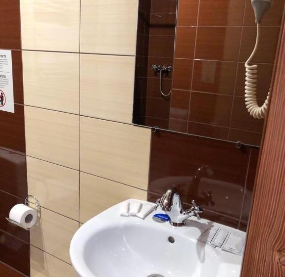 اتاق استاندارد سه نفره, Kontinent