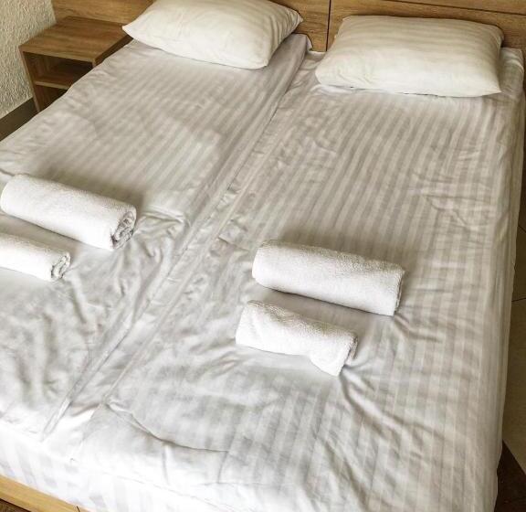 اتاق استاندارد سه نفره, Kontinent