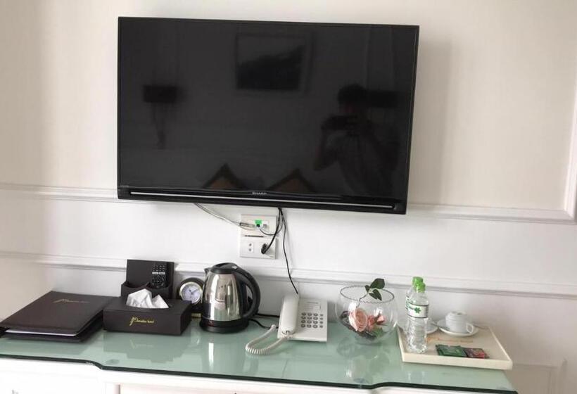 اتاق سوپریور, Paradise