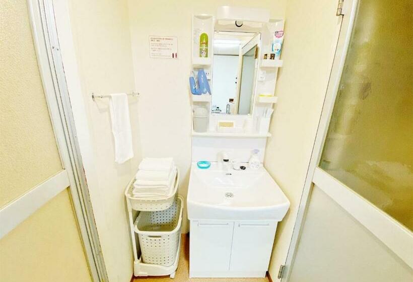 Апартаменты 1 Спальня, Petithotel017全室ミニキッチン付きファミリルーム 飲食街中心 阿波踊り会館7分 文理 徳島大学 アスティとくしま車8分