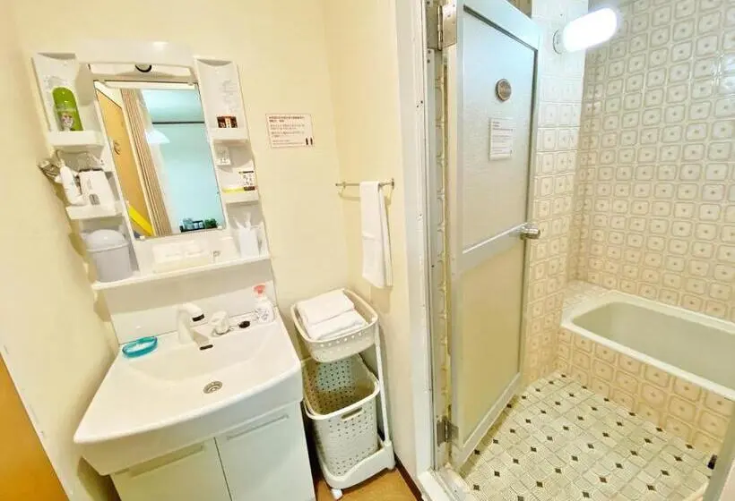 اتاق خانوادگی, Petithotel017全室ミニキッチン付きファミリルーム 飲食街中心 阿波踊り会館7分 文理 徳島大学 アスティとくしま車8分