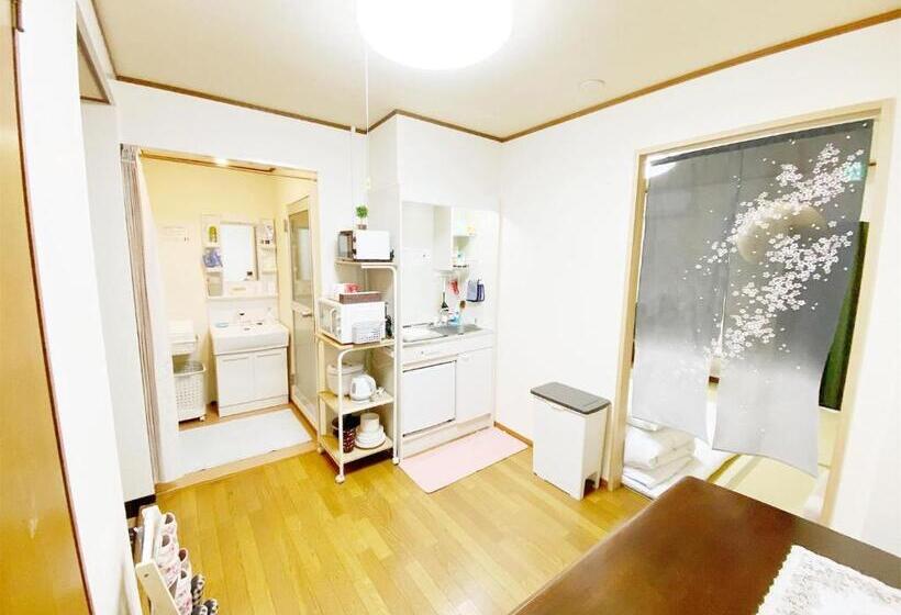 Семейный Номер, Petithotel017全室ミニキッチン付きファミリルーム 飲食街中心 阿波踊り会館7分 文理 徳島大学 アスティとくしま車8分