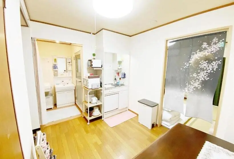 اتاق خانوادگی, Petithotel017全室ミニキッチン付きファミリルーム 飲食街中心 阿波踊り会館7分 文理 徳島大学 アスティとくしま車8分