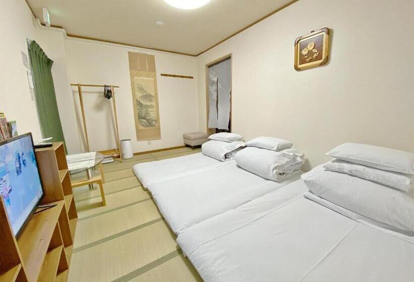 Семейный Номер, Petithotel017全室ミニキッチン付きファミリルーム 飲食街中心 阿波踊り会館7分 文理 徳島大学 アスティとくしま車8分