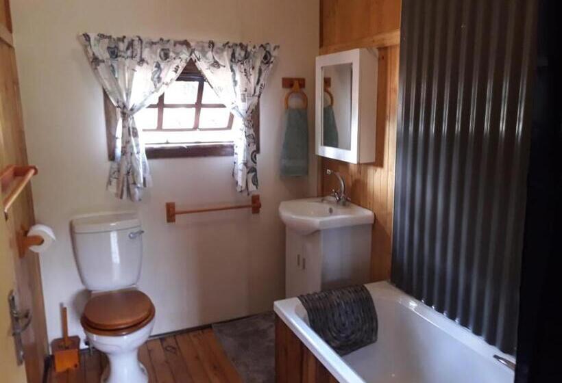 بنجلو قياسى 3 غرف نوم, Declan House