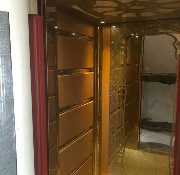 استودیوی استاندارد, Charbel Apartments